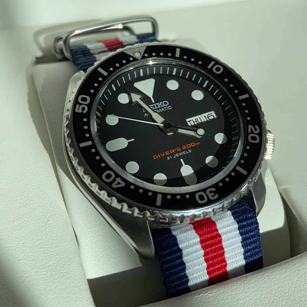 Seiko SKX007 Dive watch with box, papers and extras